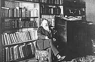 Johannes Brahms i sit arbejdsværelse.